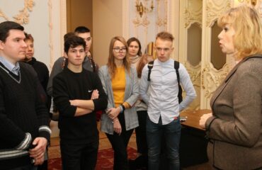 Фундація DEJURE розпочала проводити для дітей екскурсії Верховним Судом