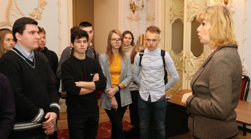 Фундація DEJURE розпочала проводити для дітей екскурсії Верховним Судом